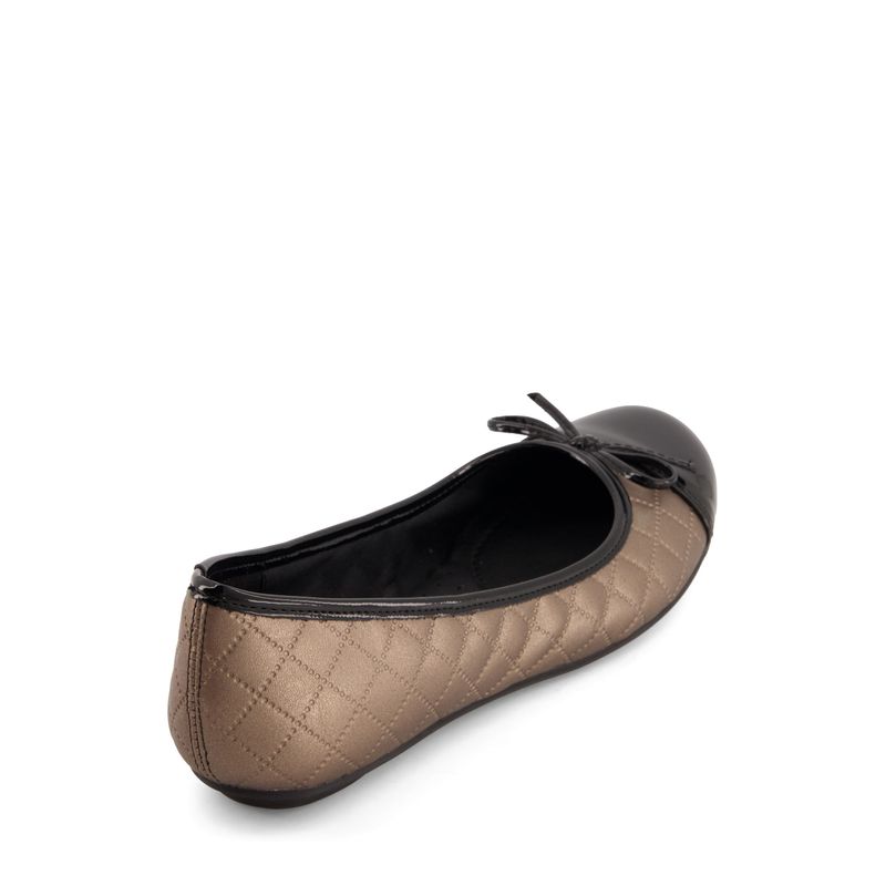 flat-andrea-mujer-85767