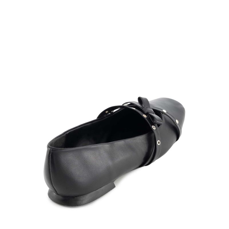 flat-andrea-mujer-87785