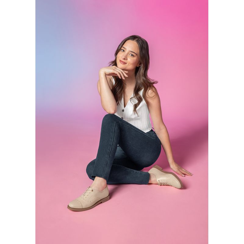 flat-andrea-mujer-89158