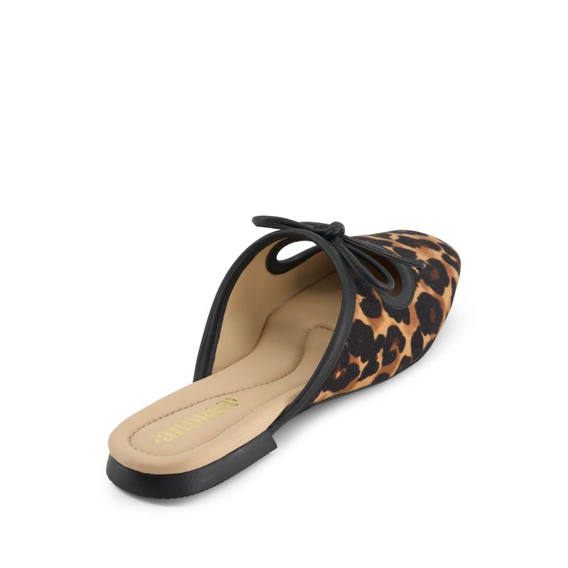 flat-andrea-mujer-89693