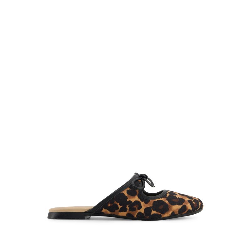 flat-andrea-mujer-89693