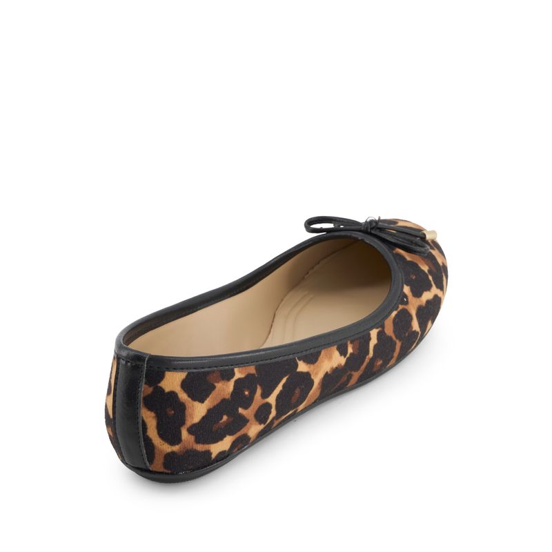 flat-andrea-mujer-89283