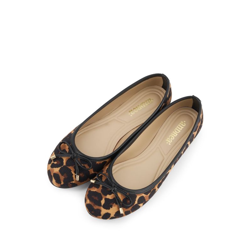 flat-andrea-mujer-89283
